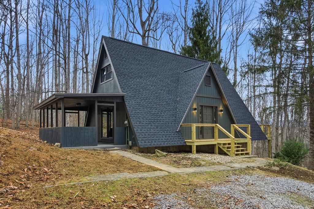 Photo of 196 Blackberry Dr, Wytheville, VA 24382 (MLS # 104422)