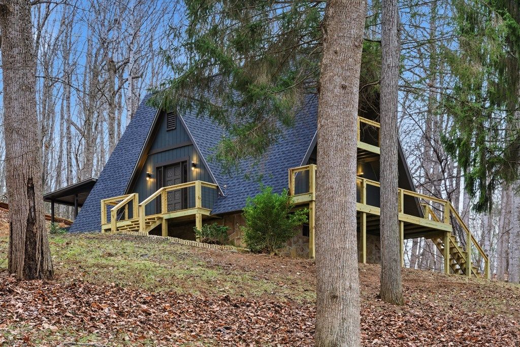 Photo of 196 Blackberry Dr, Wytheville, VA 24382 (MLS # 104422)