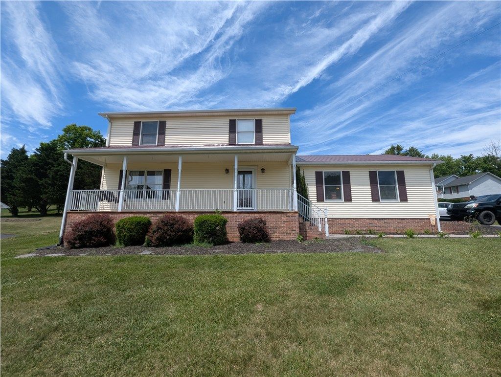 Photo of 509 Cherry Hill Dr, Abingdon, VA 24210 (MLS # 110231)