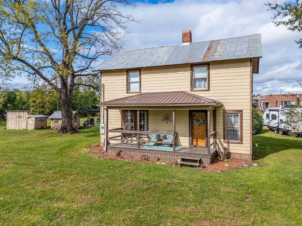 Photo of 483 Store Hill Rd, Austinville, VA 24312 (MLS # 111158)