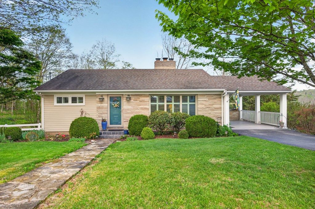 Photo of 859 Mountain View Drive, Marion, VA 24354 (MLS # 109791)
