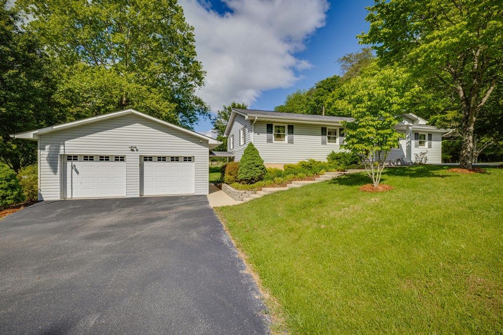 Photo of 534 Andover Drive, Bristol, VA 24201 (MLS # 110109)