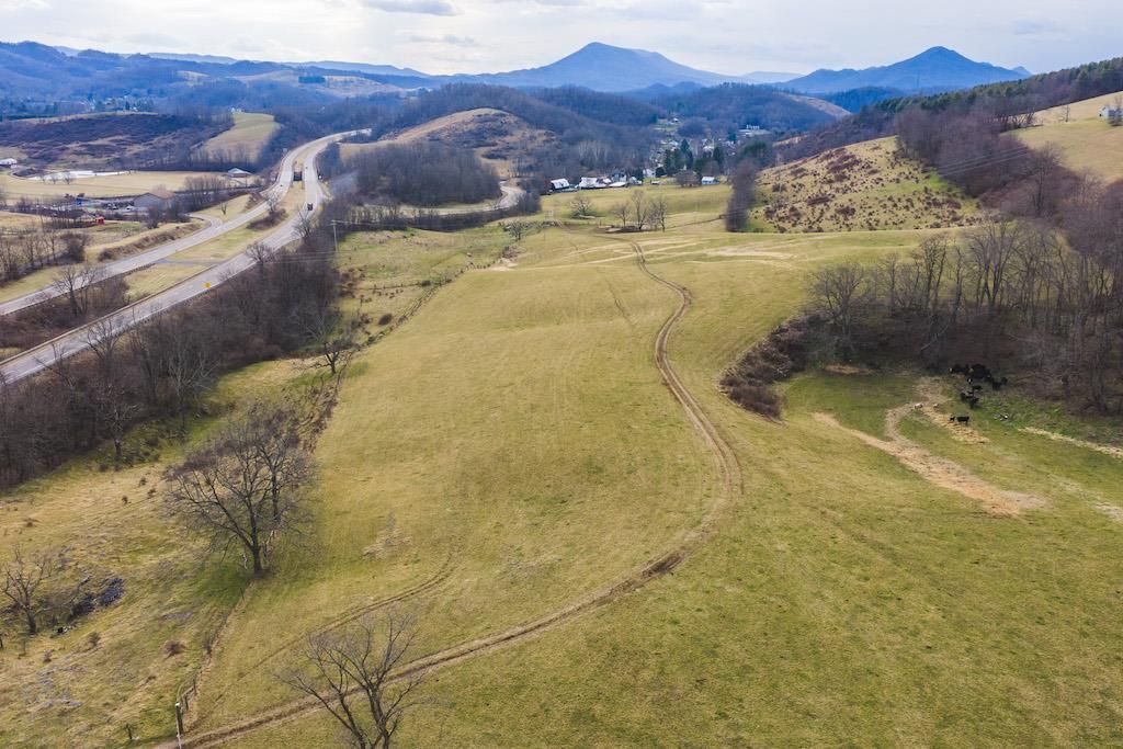 Photo of 230 Barnes Ln, North Tazewell, VA 24630 (MLS # 104650)
