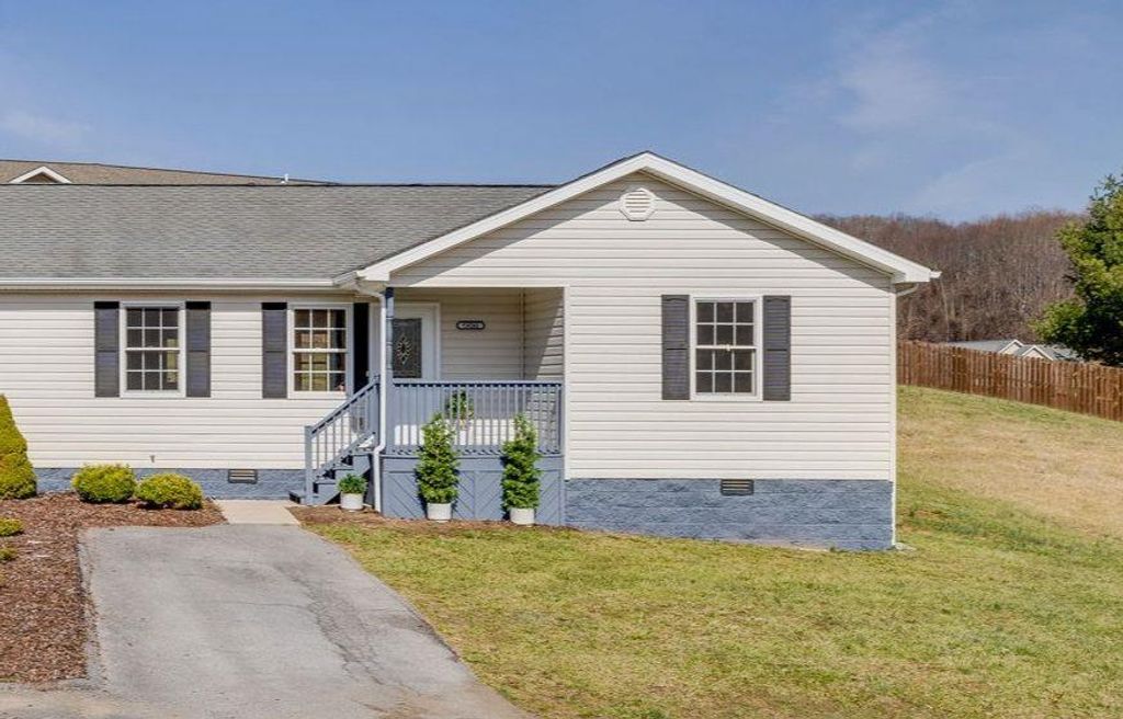 Photo of 14245 Lariat Loop, Abingdon, VA 24210 (MLS # 104256)