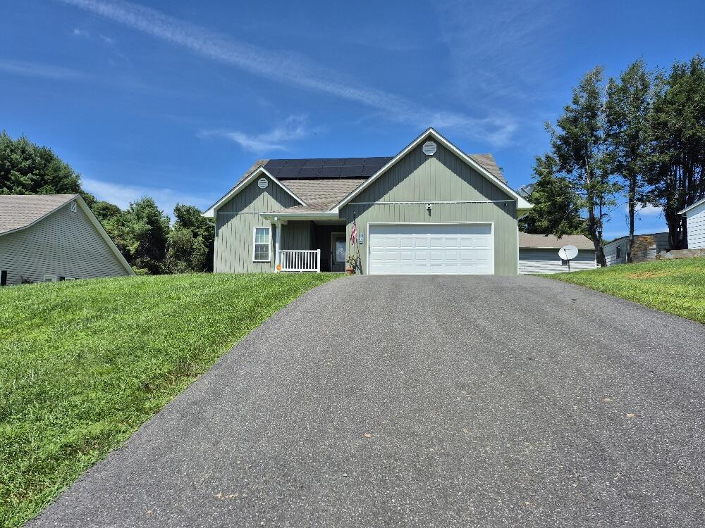 Photo of 22 Waterwheel Rd, Galax, VA 24333 (MLS # 111533)