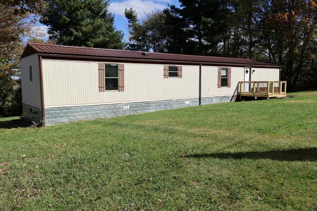 Photo of 66 Greenview Lane, Hillsville, VA 24343 (MLS # 103673)
