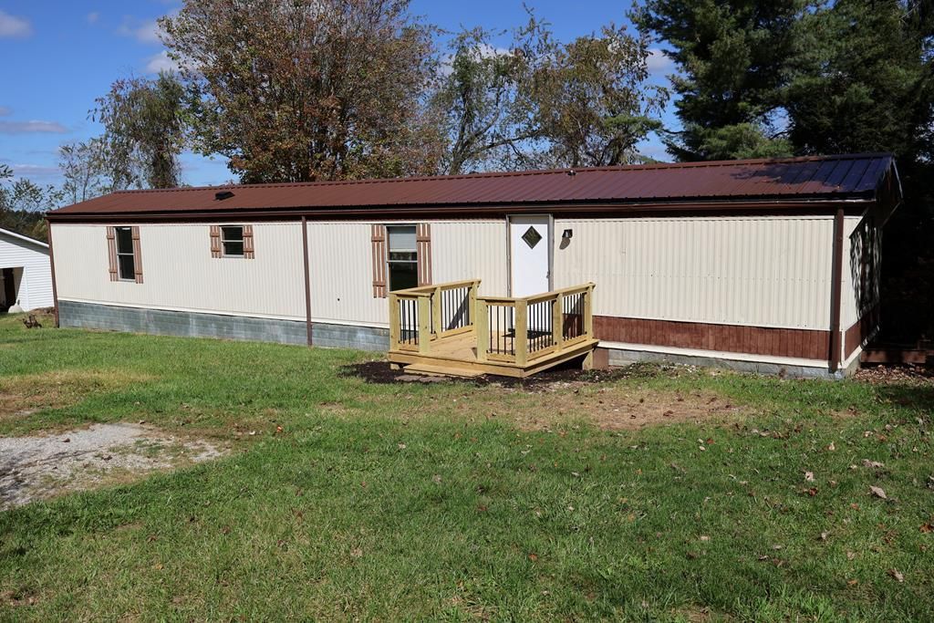 Photo of 66 Greenview Lane, Hillsville, VA 24343 (MLS # 103673)