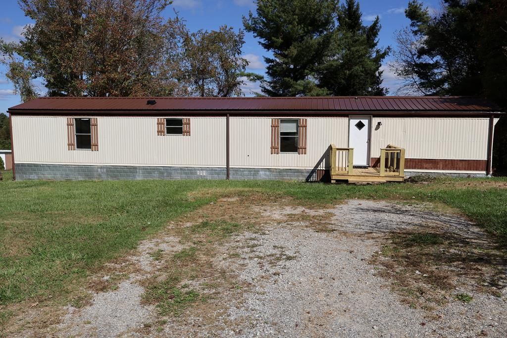 Photo of 66 Greenview Lane, Hillsville, VA 24343 (MLS # 103673)