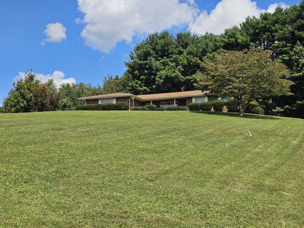 Photo of 154 Stapleton Street, Pounding Mill, VA 24637 (MLS # 111788)