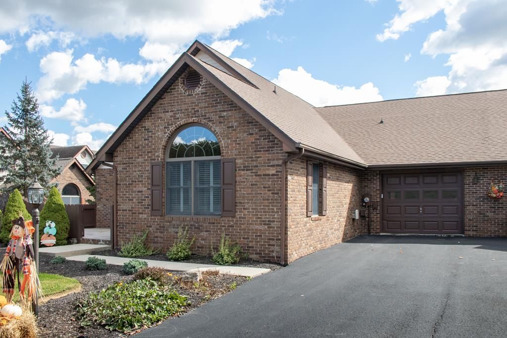 Photo of 19408 Country Drive, Abingdon, VA 24211 (MLS # 103776)