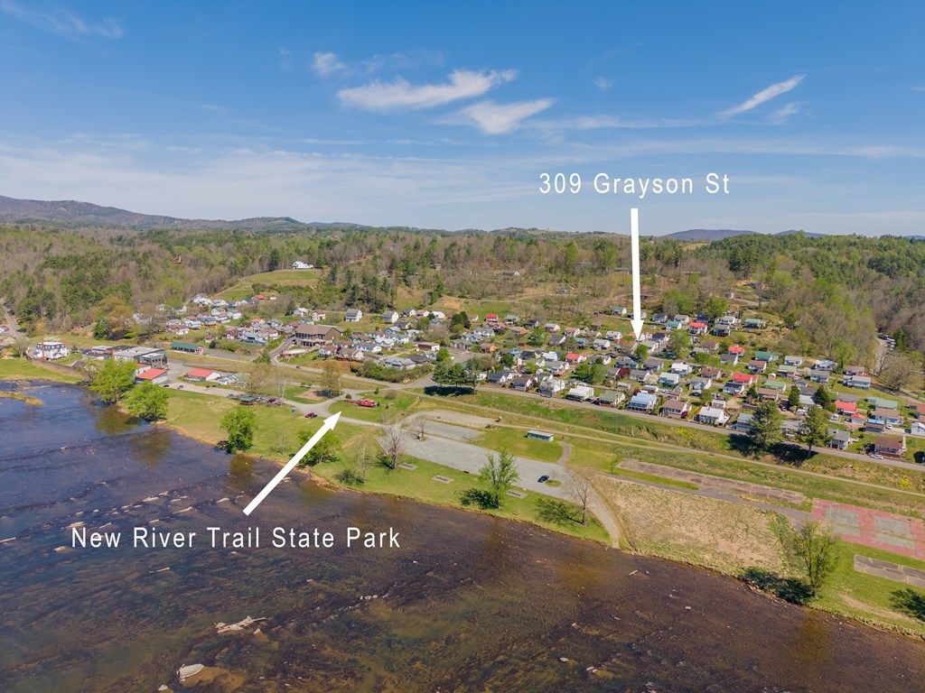 Photo of 309 Grayson St, Fries, VA 24330 (MLS # 109731)