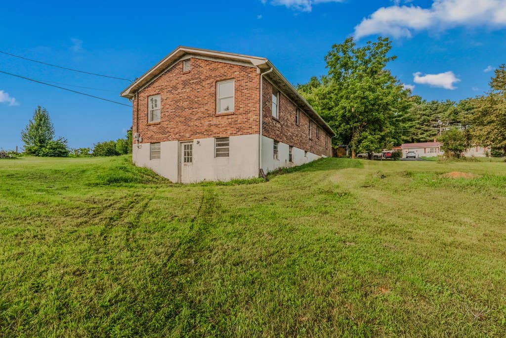 Photo of 1900 Coon Ridge Rd, Hillsville, VA 24343 (MLS # 111322)