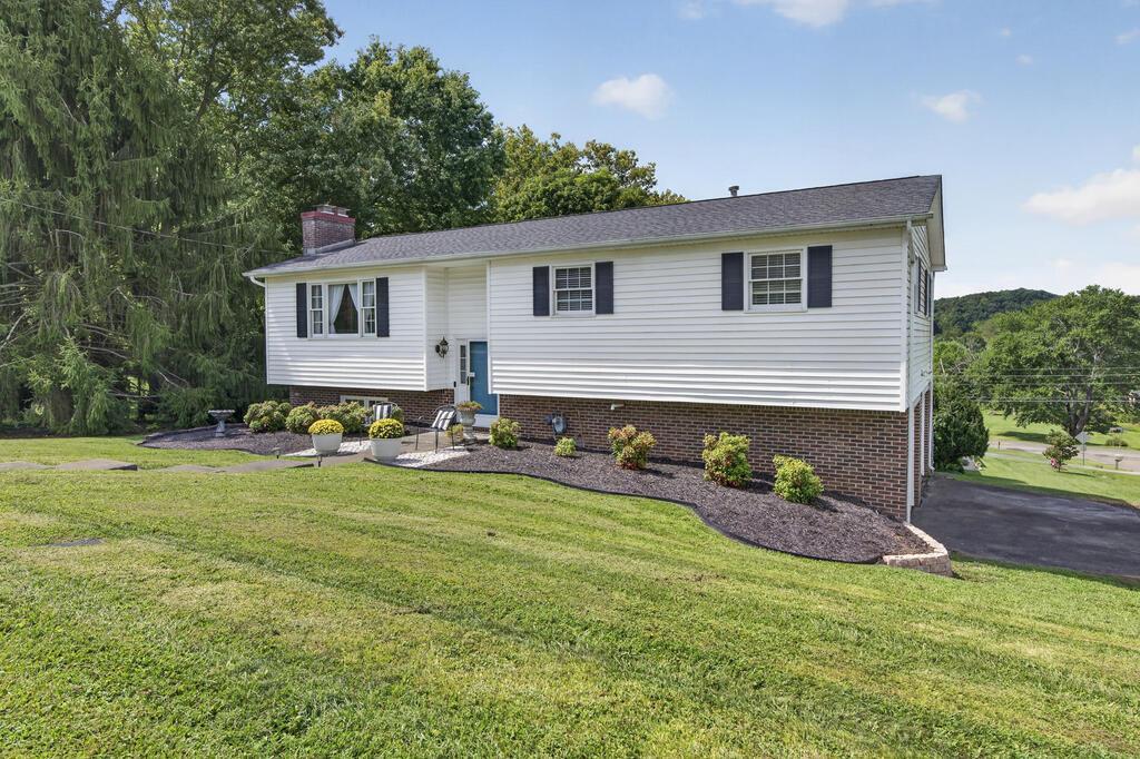 Photo of 23368 Four Seasons Drive, Bristol, VA 24202 (MLS # 111904)