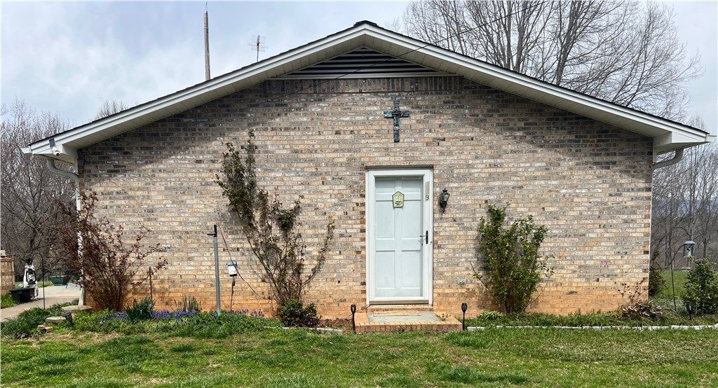 Photo of 339 Hawks Dr, Cana, VA 24317 (MLS # 109356)