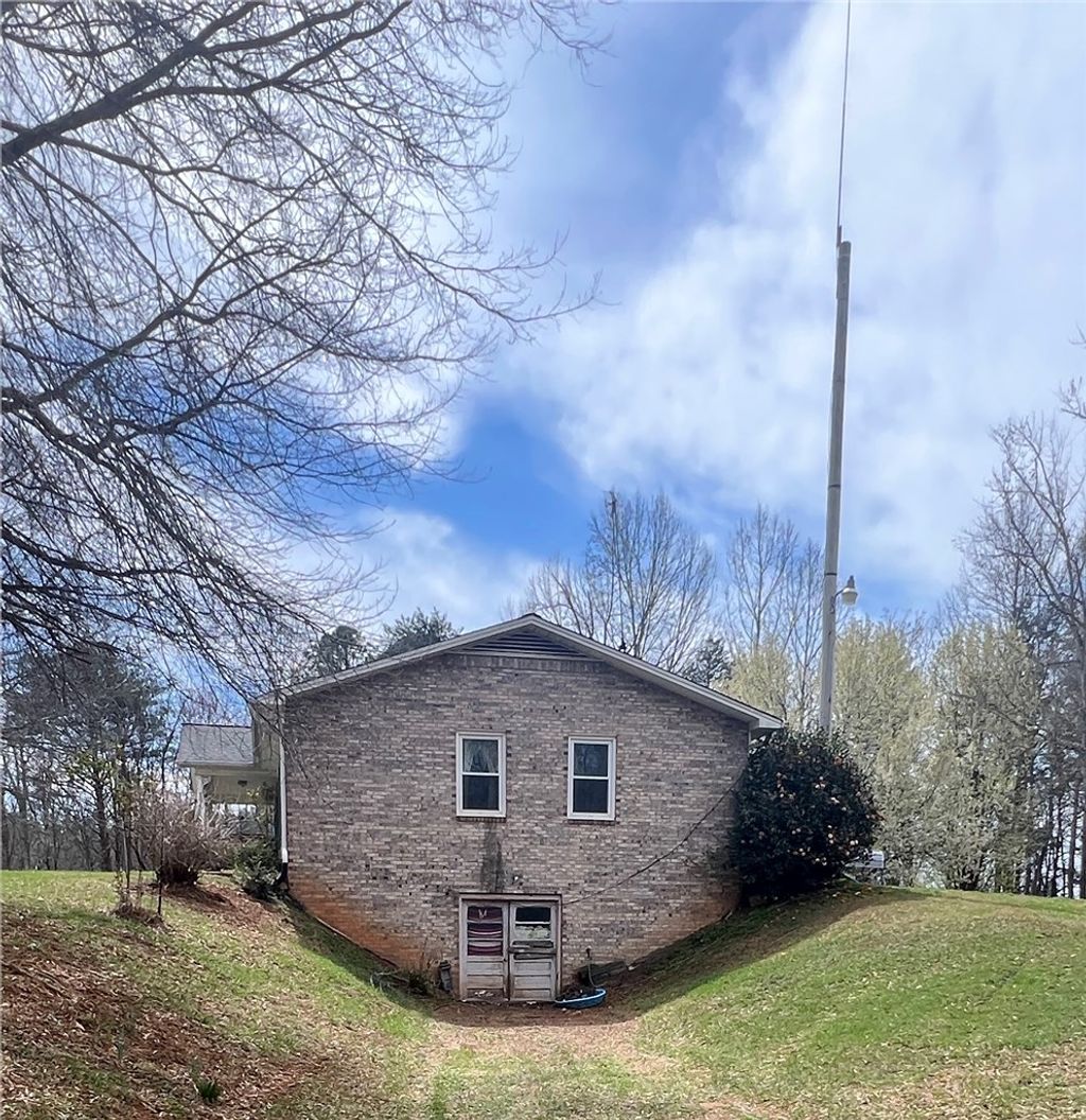 Photo of 339 Hawks Dr, Cana, VA 24317 (MLS # 109356)