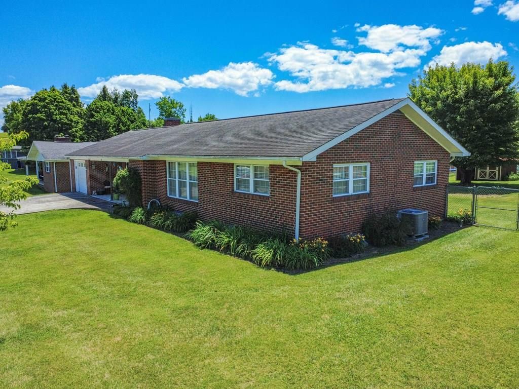 Photo of 34 Pruner Street, Lebanon, VA 24266 (MLS # 110441)