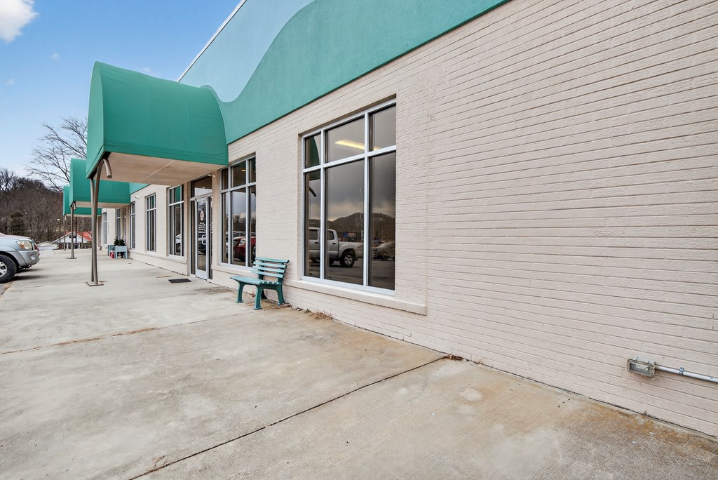 929 N Main