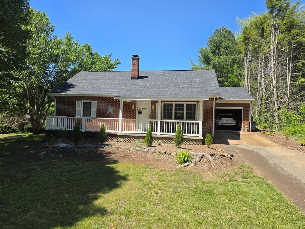 Photo of 1971 Elk Creek Pkwy, Independence, VA 24348 (MLS # 110064)