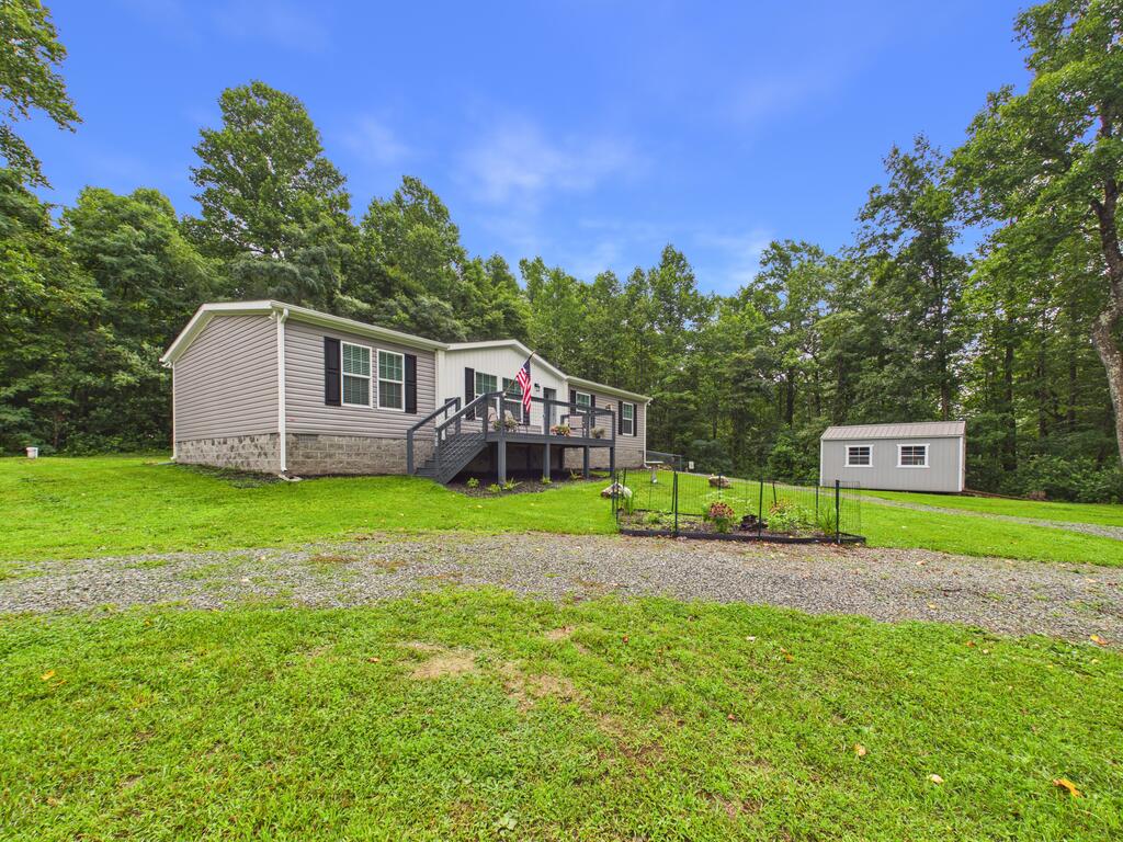 Photo of 400 Ridge Oak DR SE DR, Copper Hill, VA 24079 (MLS # 111776)