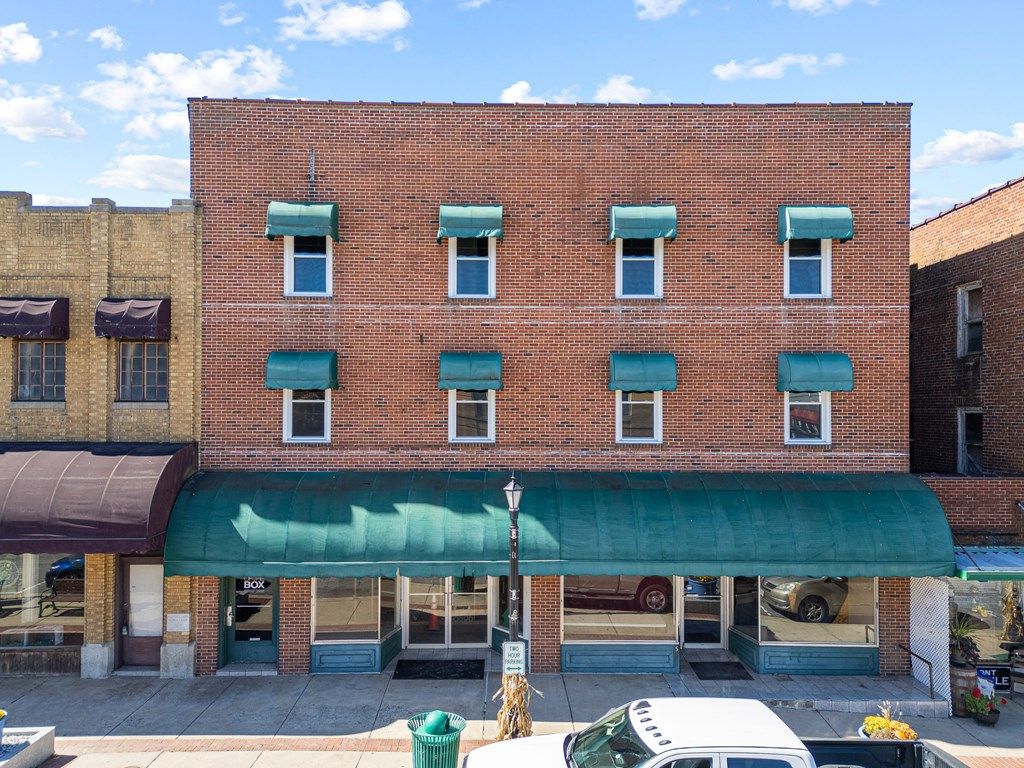 Photo of 522 N. Main St, Hillsville, VA 24343 (MLS # 104494)