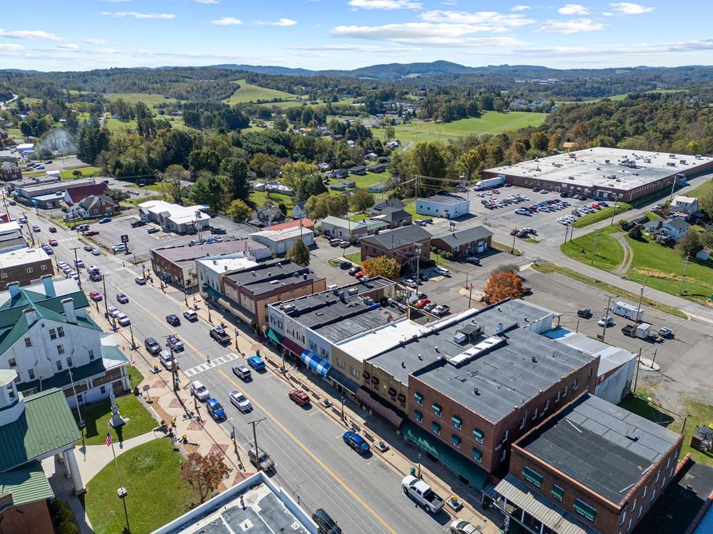 Photo of 522 N. Main St, Hillsville, VA 24343 (MLS # 104494)