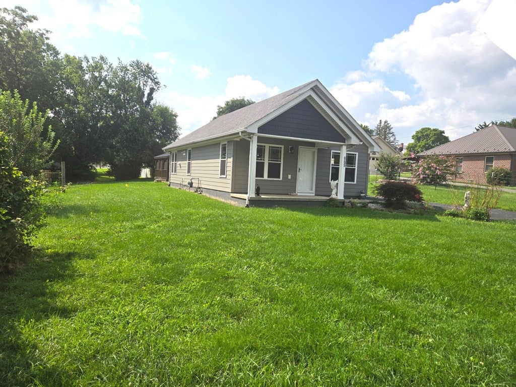 Photo of 965 W Monroe Street, Wytheville, VA 24382 (MLS # 111255)