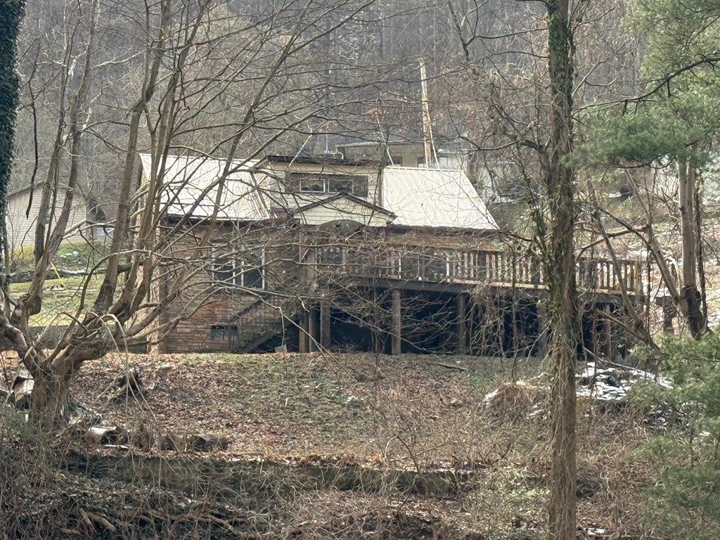 Photo of 1148 Russell Hill Street, Grundy, VA 24614 (MLS # 105996)