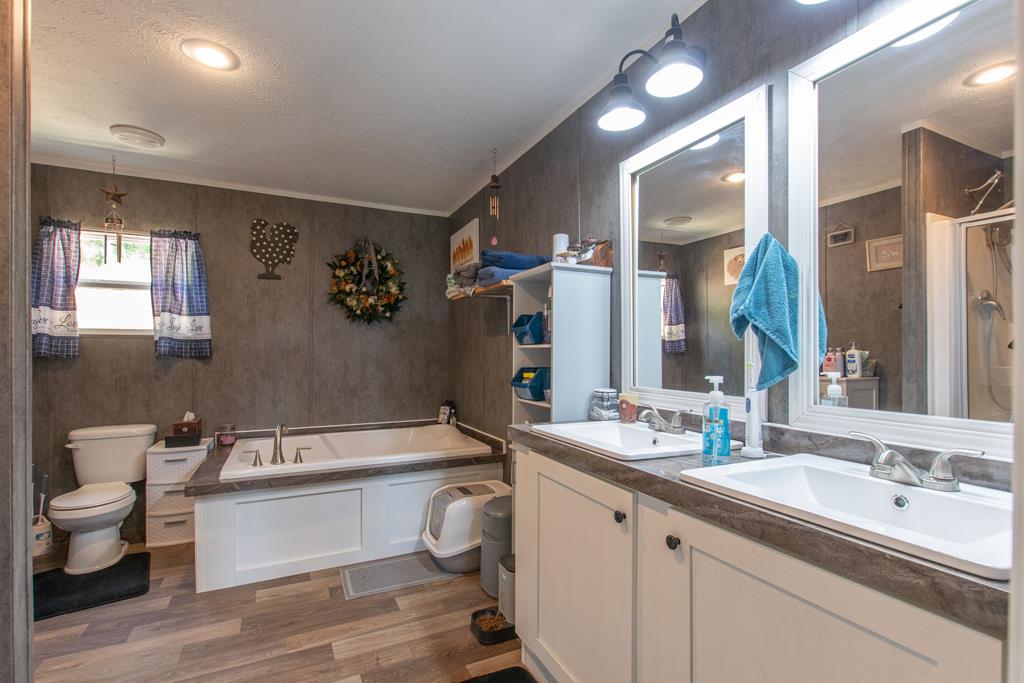 Abingdon, Virginia 24211, United States, 3 Bedrooms Bedrooms, ,2 BathroomsBathrooms,Residential,Active,167248