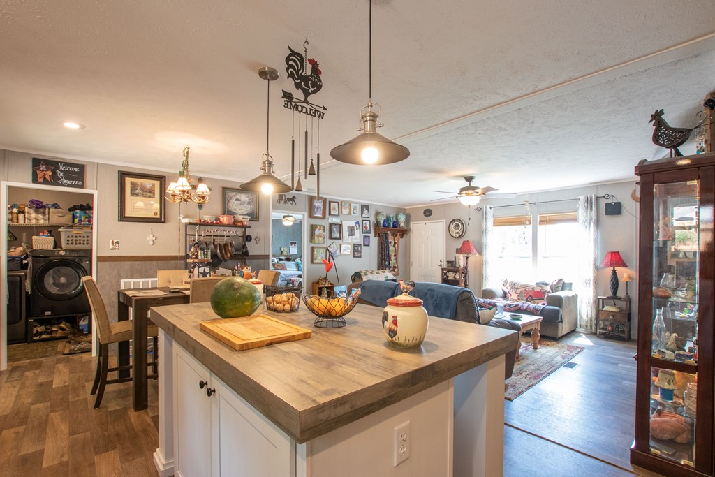 Abingdon, Virginia 24211, United States, 3 Bedrooms Bedrooms, ,2 BathroomsBathrooms,Residential,Active,167248