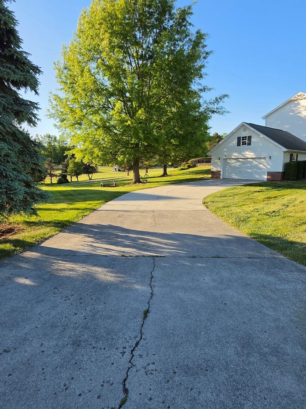 Photo of 17289 Crabtree Court, Bristol, VA 24202 (MLS # 110084)