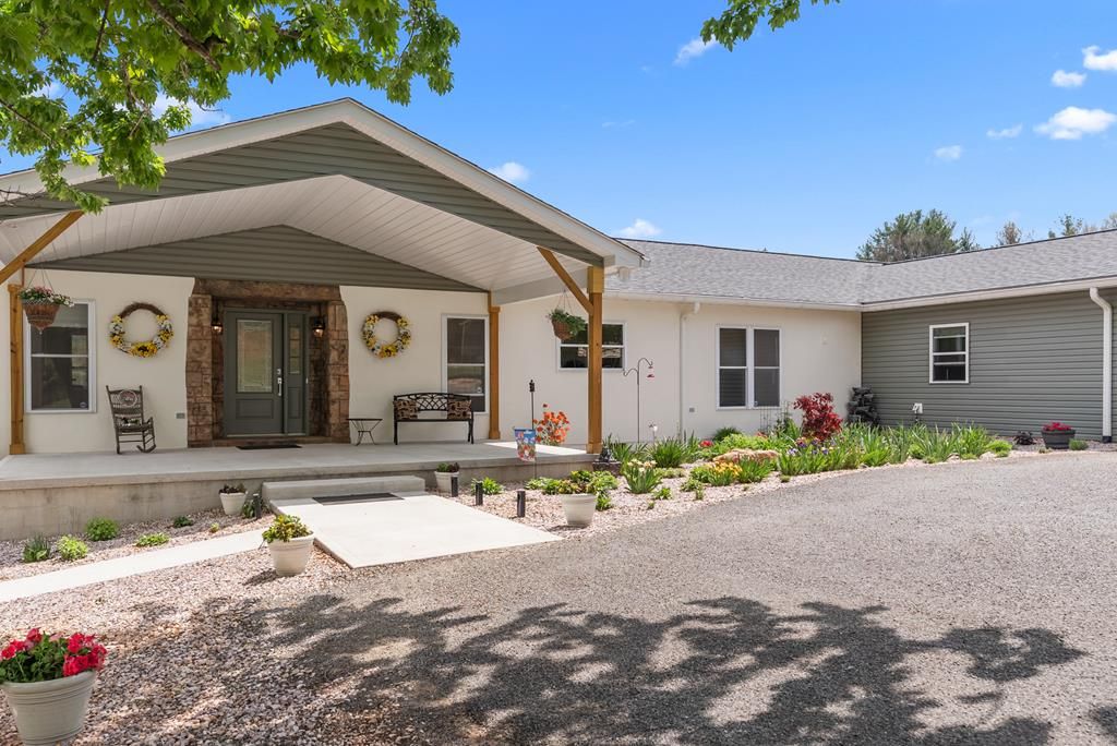 Photo of 552 Dirt Nose Drive, Sparta, NC 28675 (MLS # 109810)