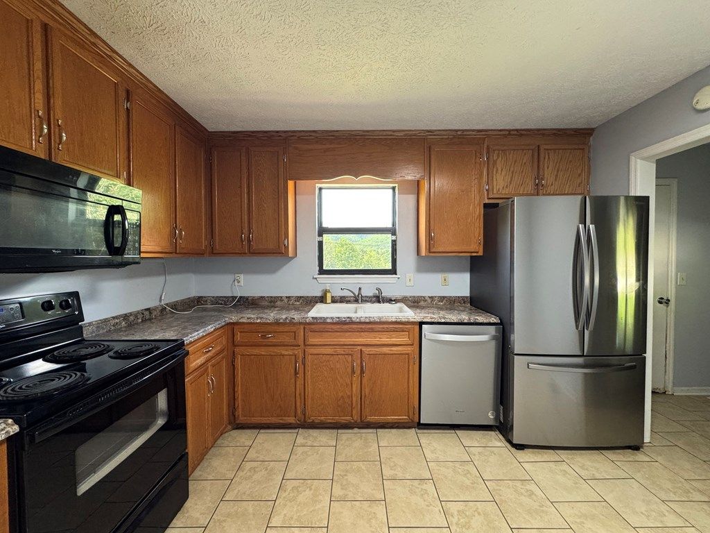 Photo of 237 Glade Drive, Tazewell, VA 24651 (MLS # 110194)