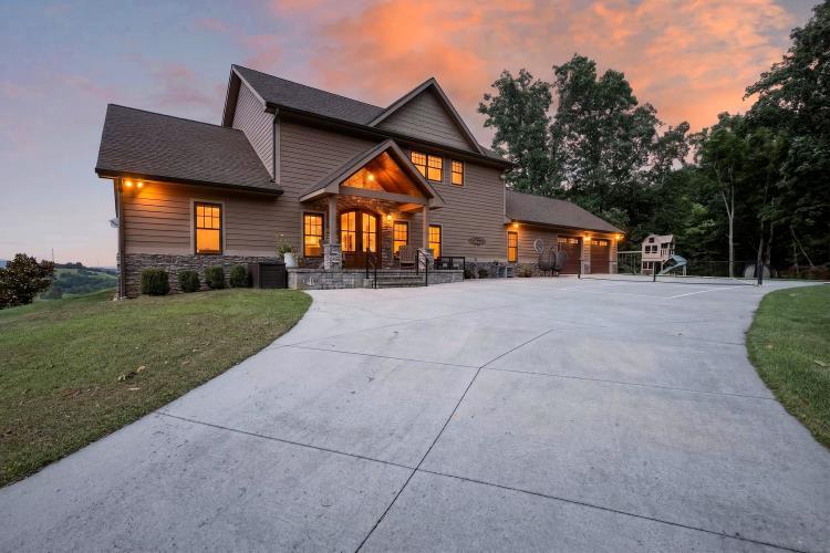 Photo of 23544 Winterham Drive, Abingdon, VA 24211 (MLS # 111814)