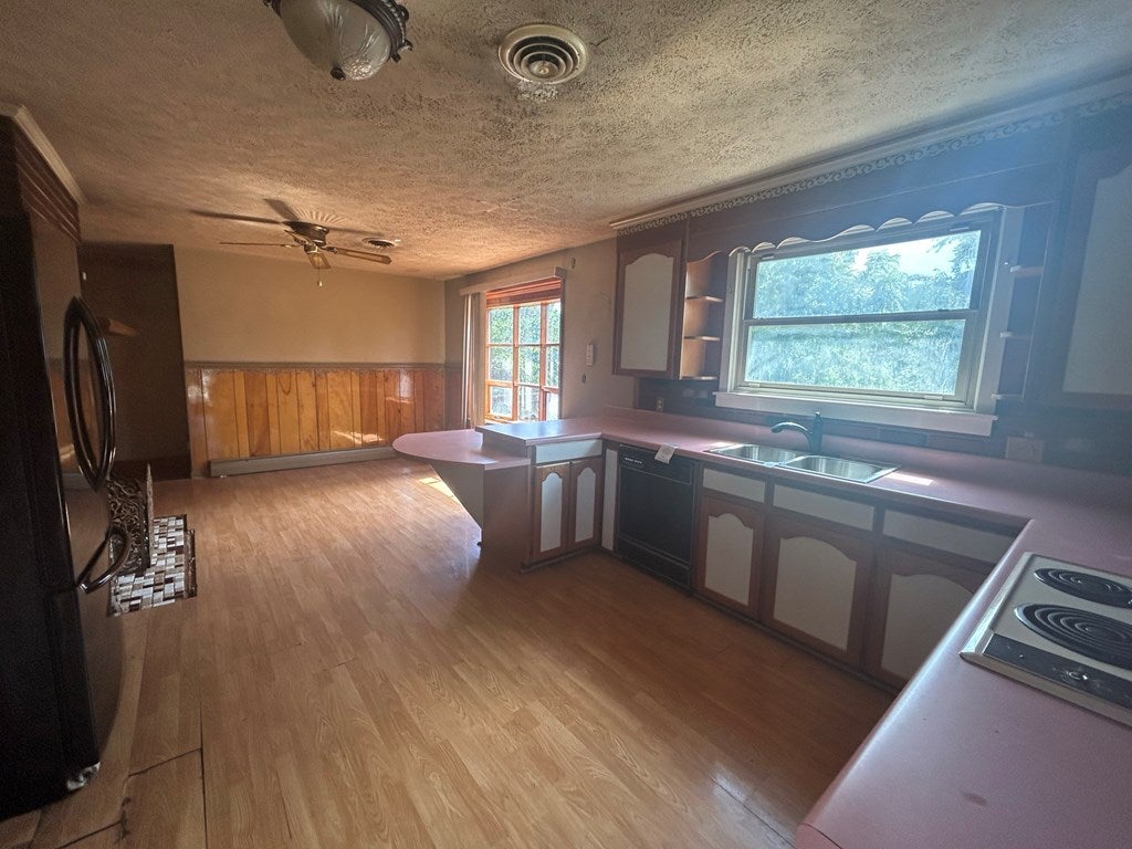 1960 PEAKLAND ROAD