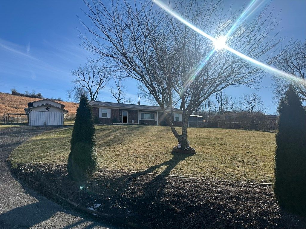 Photo of 184 Chatam Ln, Tazewell, VA 24651 (MLS # 105767)