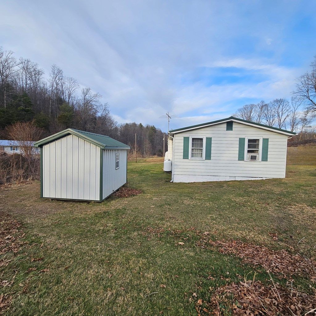 Photo of 23136 Sweet Hollow Road, Abingdon, VA 24211 (MLS # 104576)