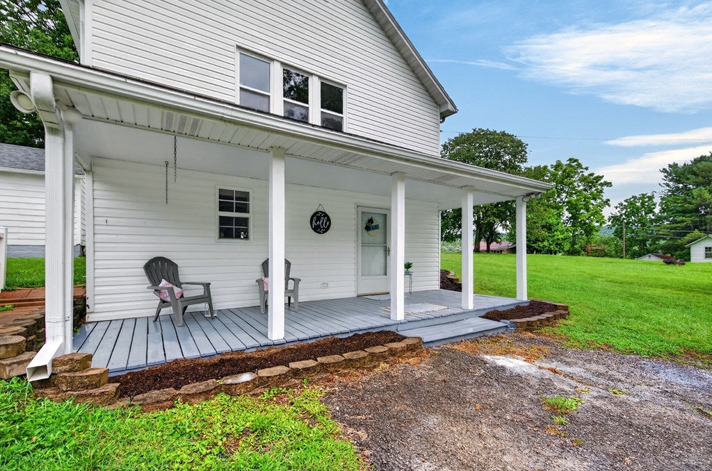 Photo of 417 Staley St, Marion, VA 24354 (MLS # 111176)