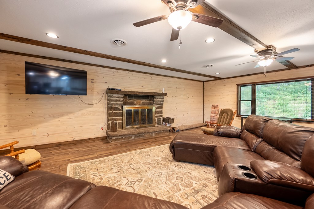 Wytheville, Virginia 24382, United States, 3 Bedrooms Bedrooms, ,4 BathroomsBathrooms,Residential,Active,182162