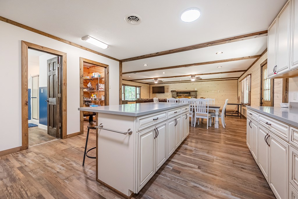 Wytheville, Virginia 24382, United States, 3 Bedrooms Bedrooms, ,4 BathroomsBathrooms,Residential,Active,182162