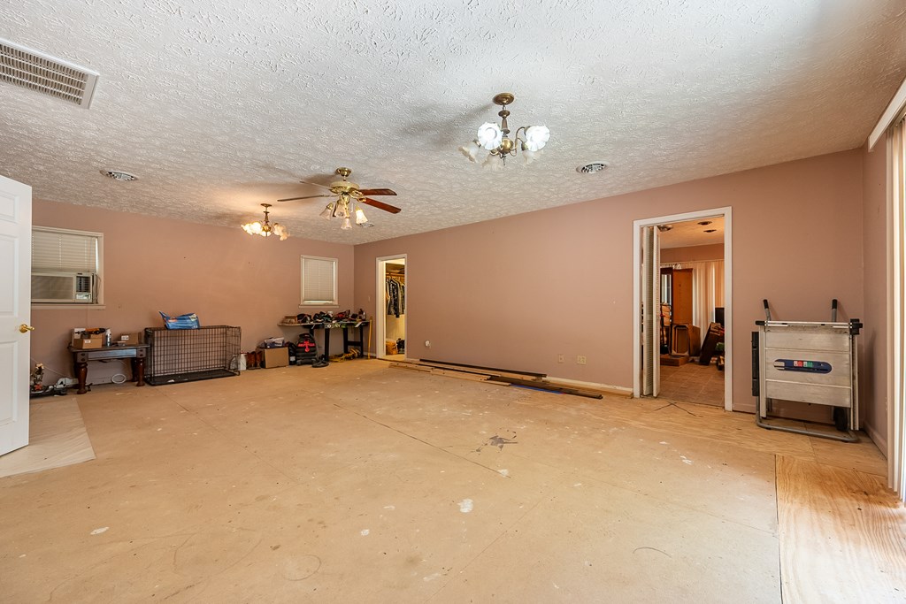 Wytheville, Virginia 24382, United States, 3 Bedrooms Bedrooms, ,4 BathroomsBathrooms,Residential,Active,182162