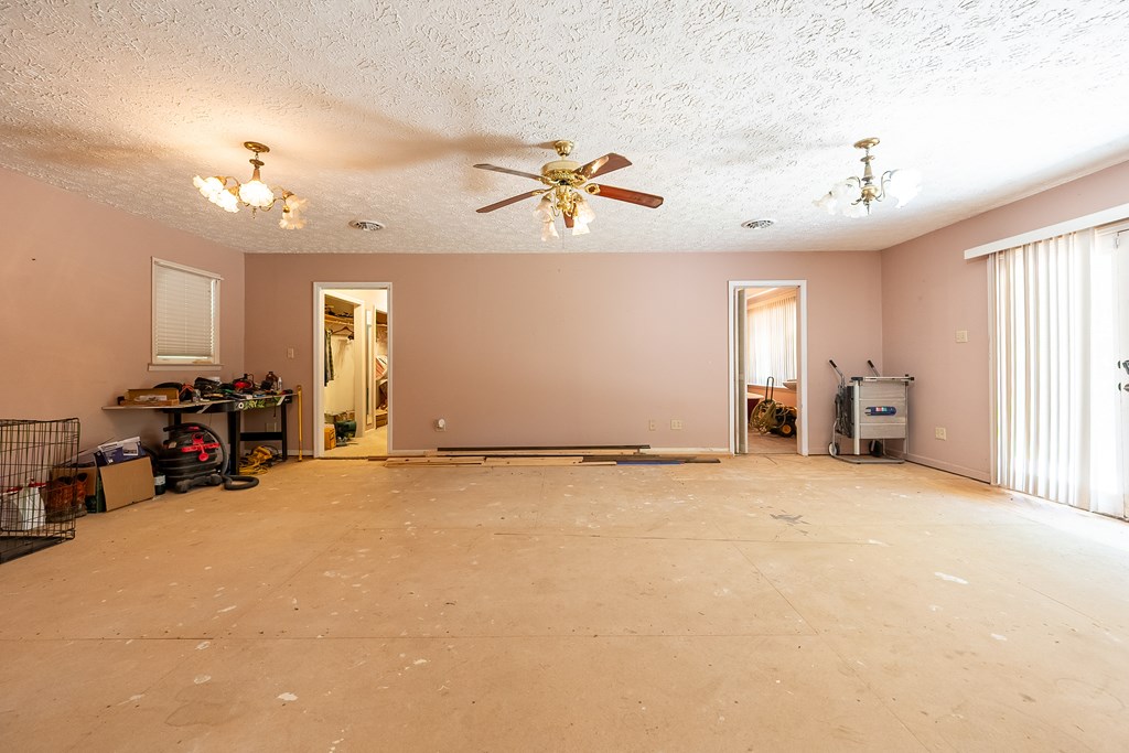 Wytheville, Virginia 24382, United States, 3 Bedrooms Bedrooms, ,4 BathroomsBathrooms,Residential,Active,182162