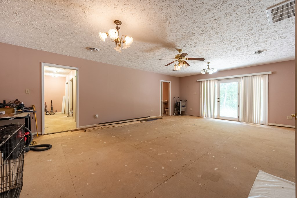 Wytheville, Virginia 24382, United States, 3 Bedrooms Bedrooms, ,4 BathroomsBathrooms,Residential,Active,182162