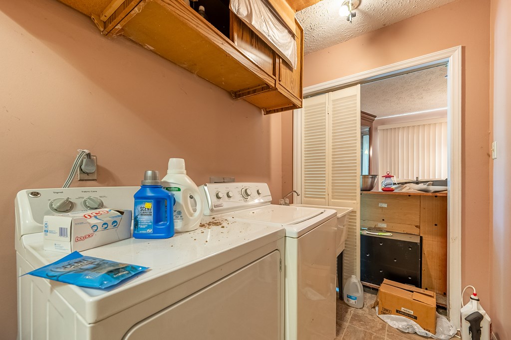 Wytheville, Virginia 24382, United States, 3 Bedrooms Bedrooms, ,4 BathroomsBathrooms,Residential,Active,182162