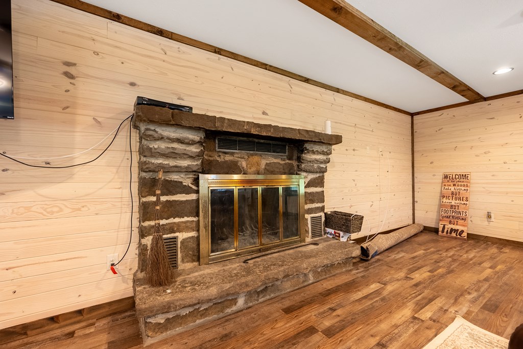 Wytheville, Virginia 24382, United States, 3 Bedrooms Bedrooms, ,4 BathroomsBathrooms,Residential,Active,182162