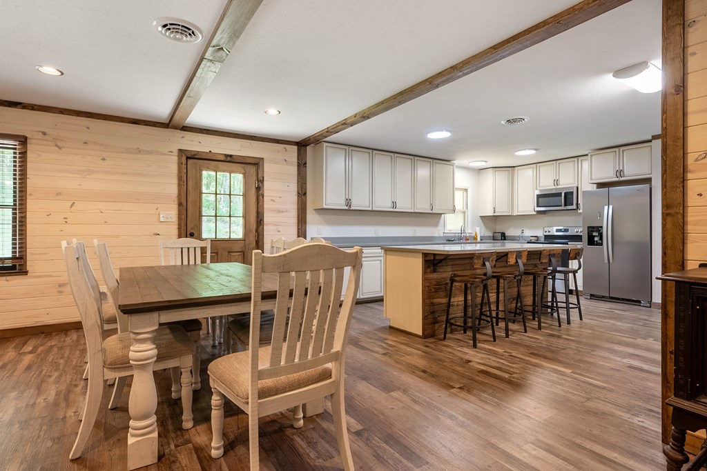 Wytheville, Virginia 24382, United States, 3 Bedrooms Bedrooms, ,4 BathroomsBathrooms,Residential,Active,182162