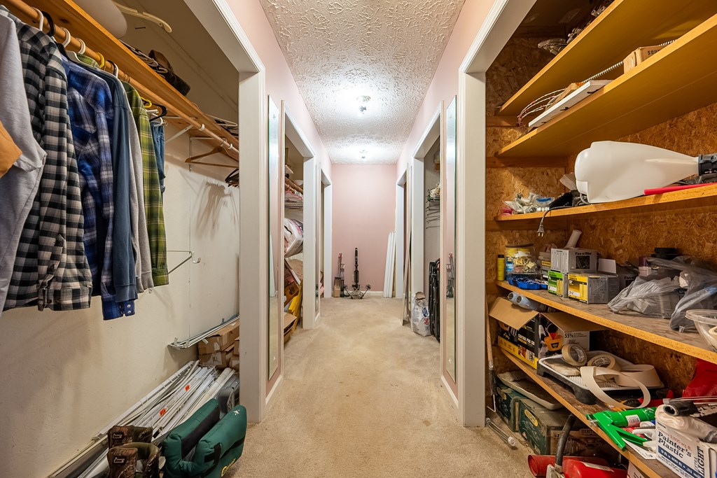 Wytheville, Virginia 24382, United States, 3 Bedrooms Bedrooms, ,4 BathroomsBathrooms,Residential,Active,182162