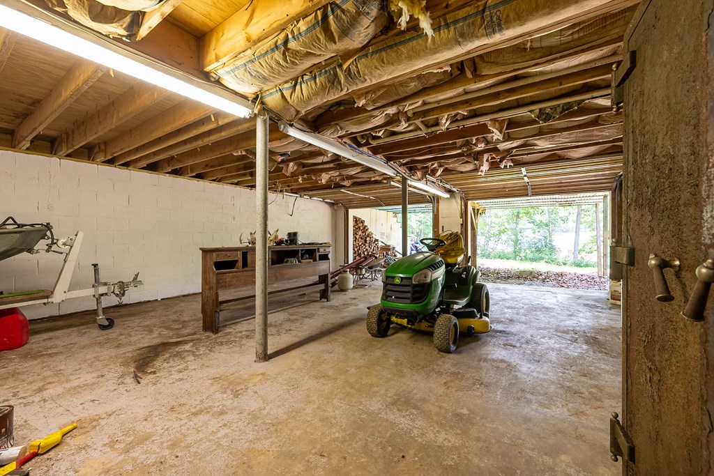 Wytheville, Virginia 24382, United States, 3 Bedrooms Bedrooms, ,4 BathroomsBathrooms,Residential,Active,182162