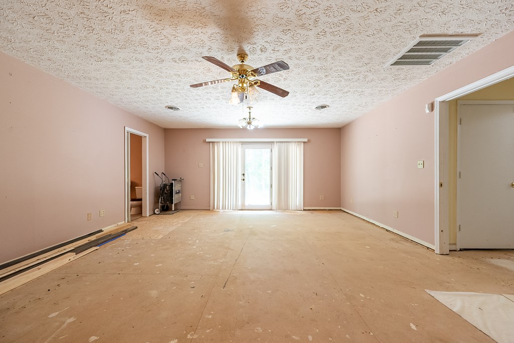 Wytheville, Virginia 24382, United States, 3 Bedrooms Bedrooms, ,4 BathroomsBathrooms,Residential,Active,182162