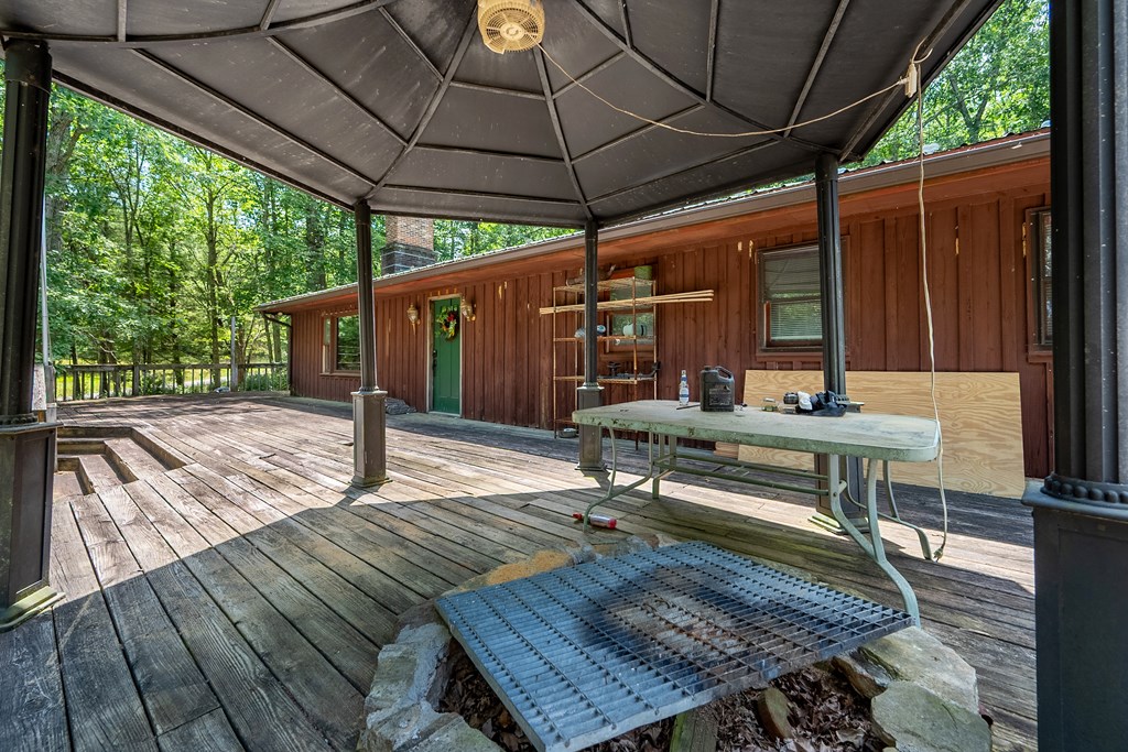 Wytheville, Virginia 24382, United States, 3 Bedrooms Bedrooms, ,4 BathroomsBathrooms,Residential,Active,182162