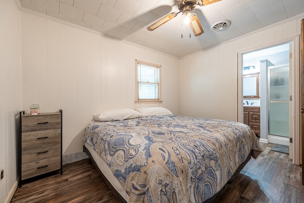 Wytheville, Virginia 24382, United States, 3 Bedrooms Bedrooms, ,4 BathroomsBathrooms,Residential,Active,182162